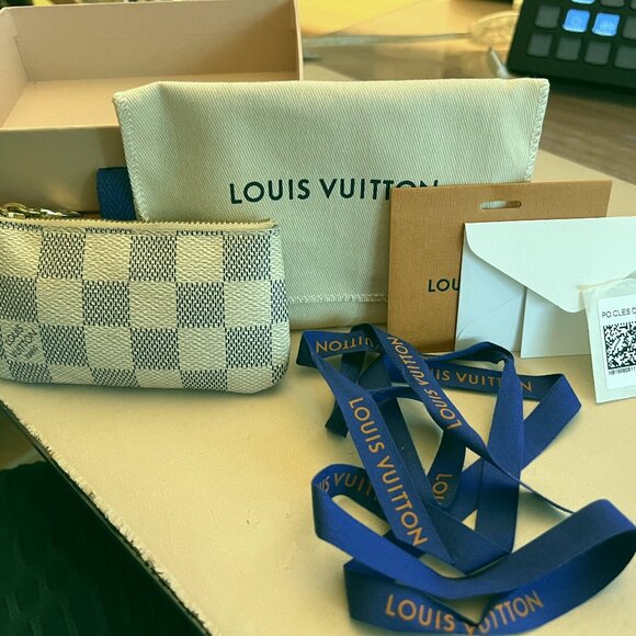 Louis Vuitton Damier Azur Key Pouch - Picture 13 of 13
